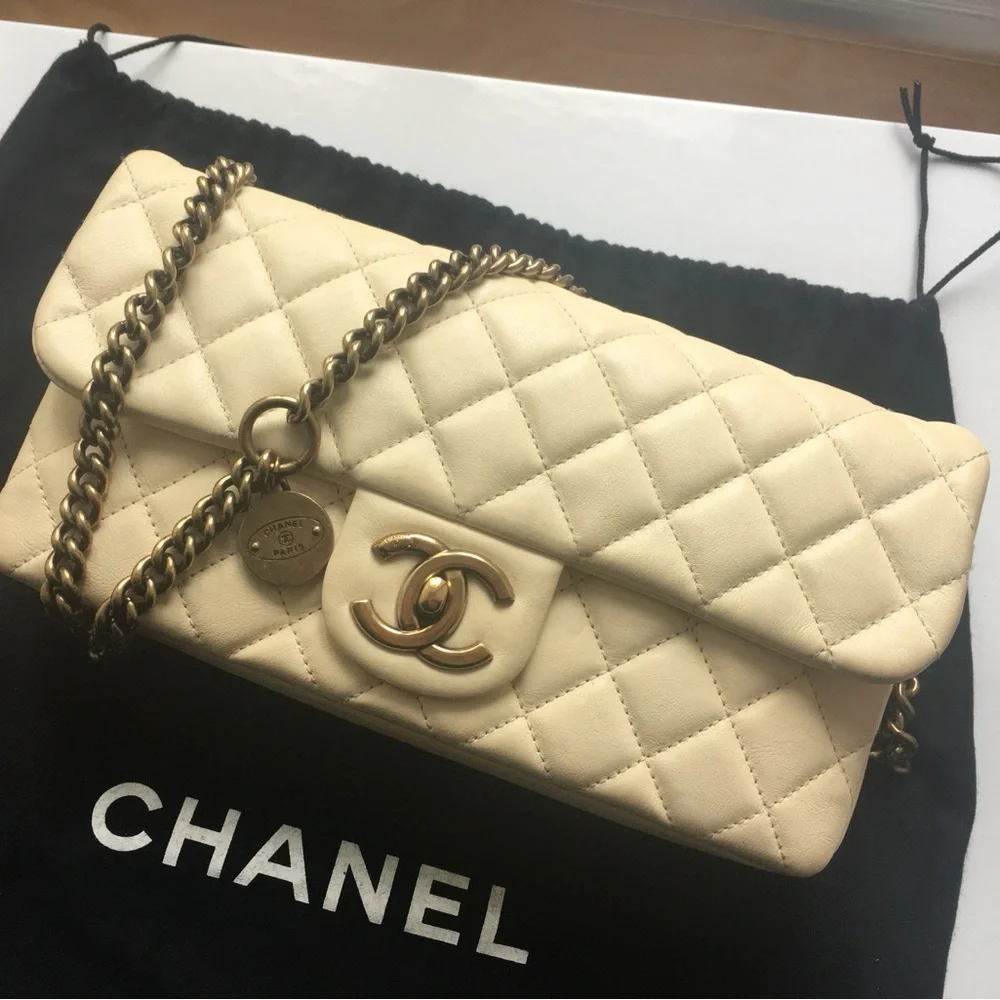 💯 Authentic Chanel Bag - Picture 1 of 4